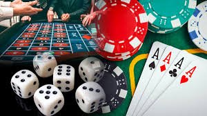 Antarmuka aplikasi mobile lawastoto menampilkan menu permainan kasino dan sportsbook